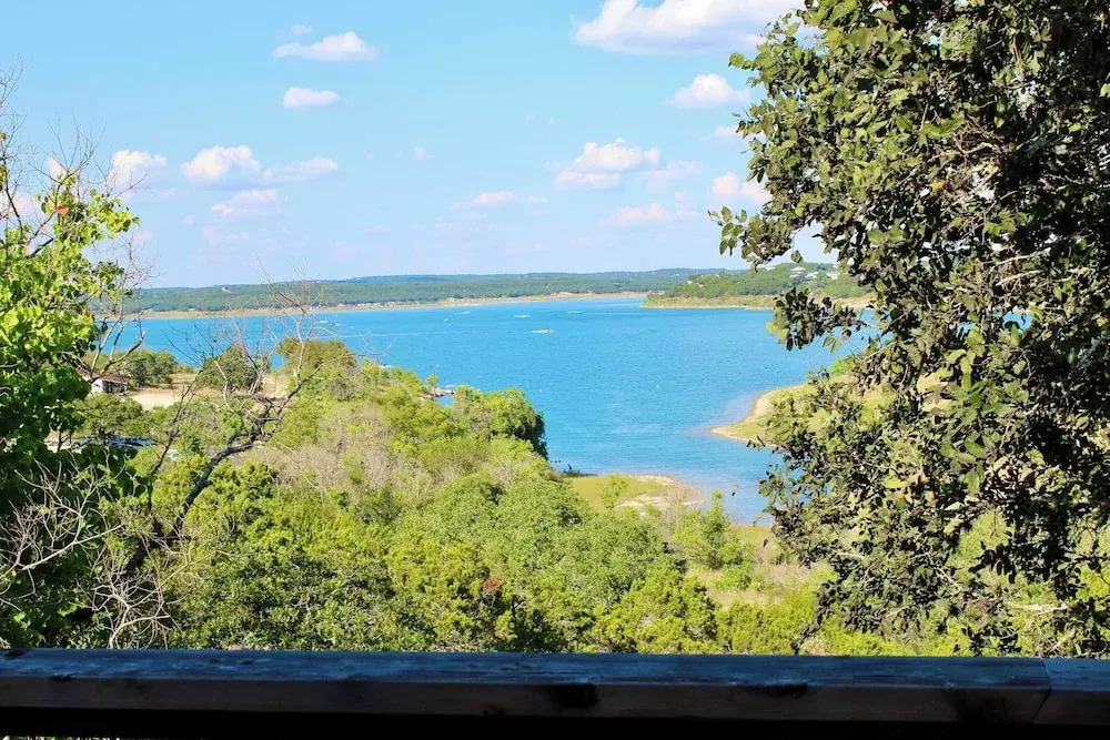 Shore Nuff, a Relaxing 4-bedroom Vacation Home on Canyon Lake