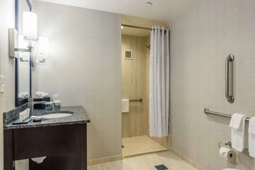 Embassy Suites by Hilton Newark Airport