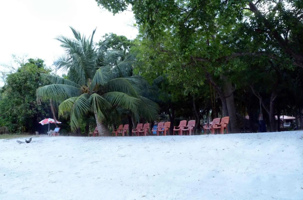 Coconhuts Beach Resort