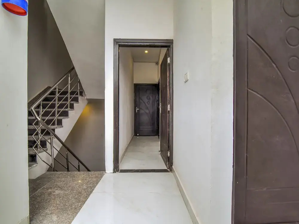 OYO 20029 Flagship Dwarka Sector 9