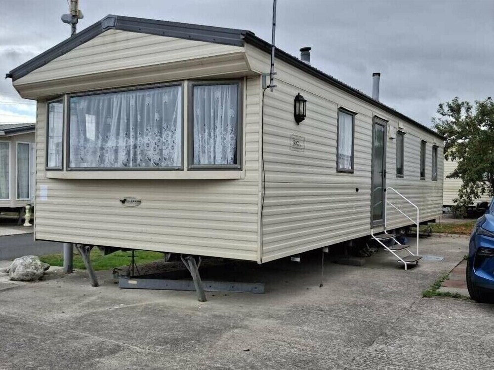 Golden Gate Holiday Centre - Holiday Accommodation 10581