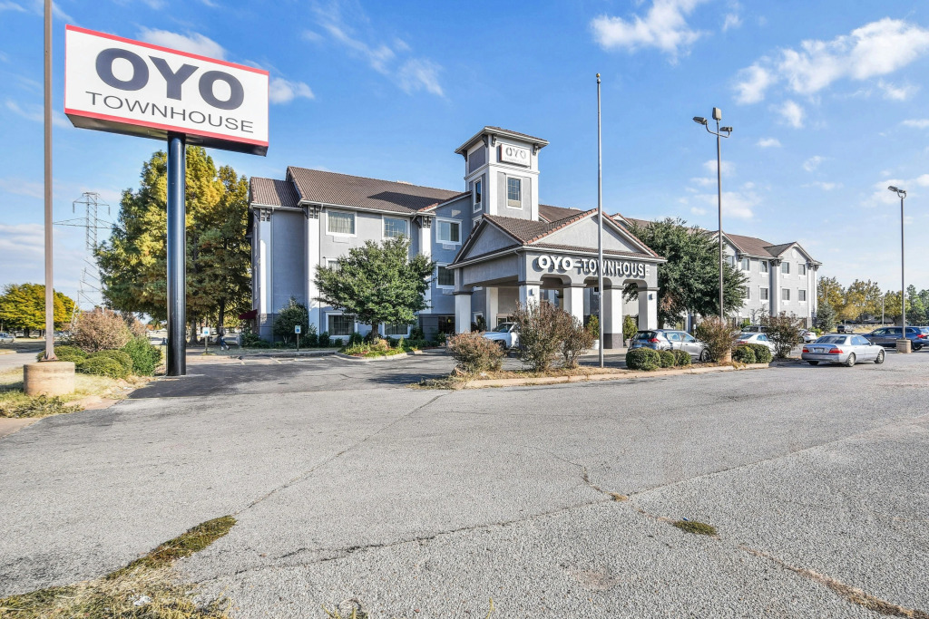 OYO Townhouse Oklahoma City Airport
