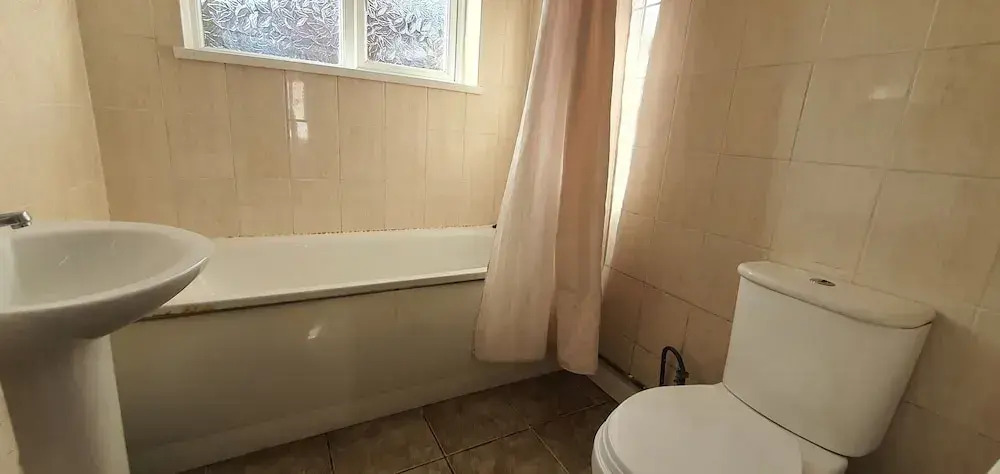 Room in Guest Room - Comfortable Size Room in Coventry