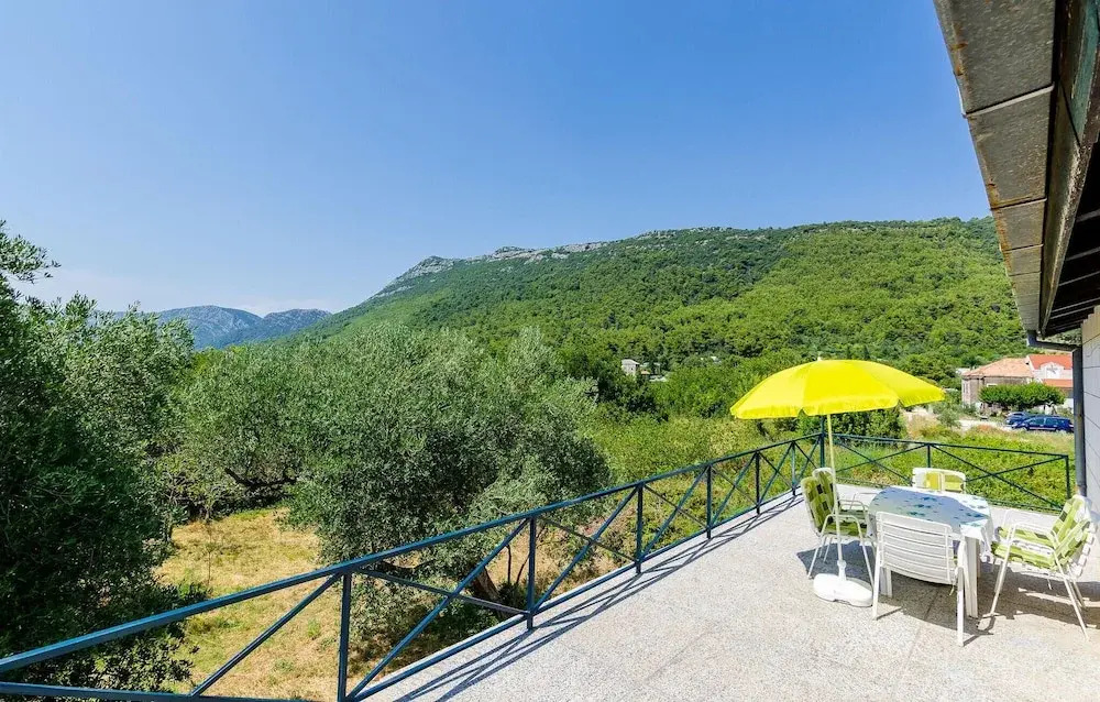 Stunning Home In Broce With Wifi