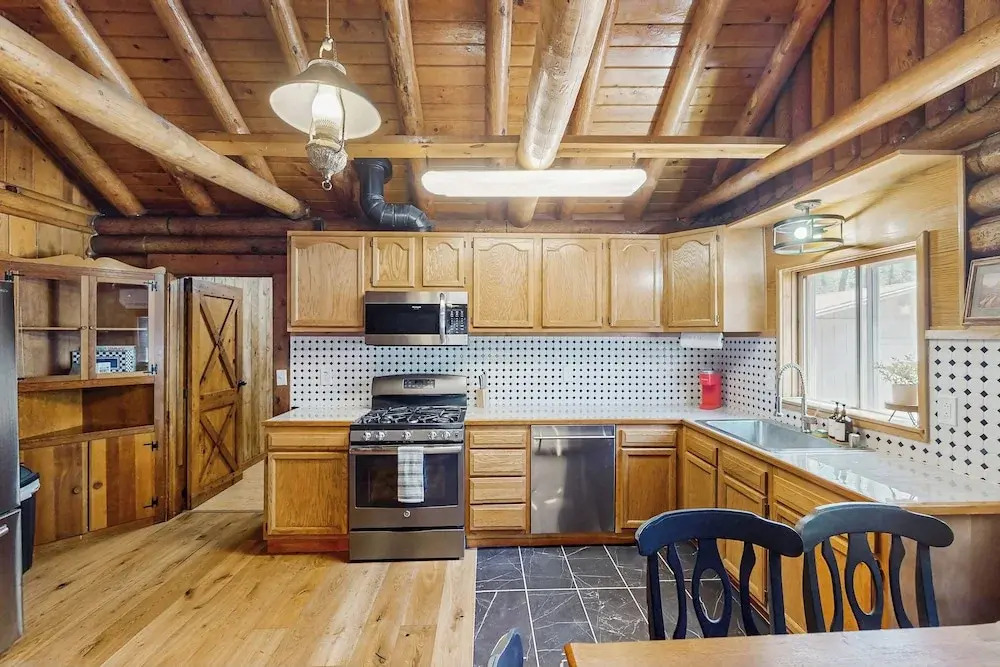 3BR Cabin w/ Loft, Wood Stove, AC & Fire Pit