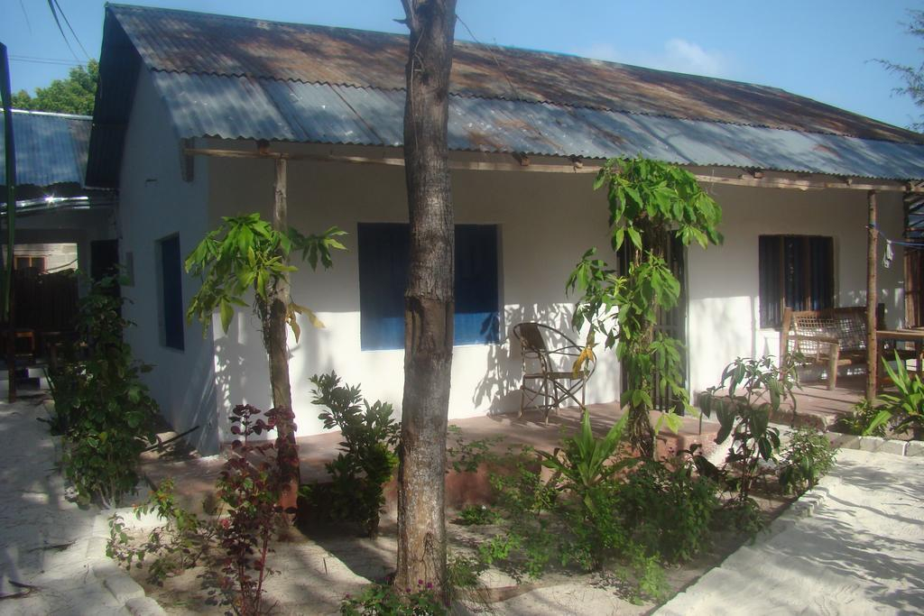Tabasam Beach Bungalow & Restaurant