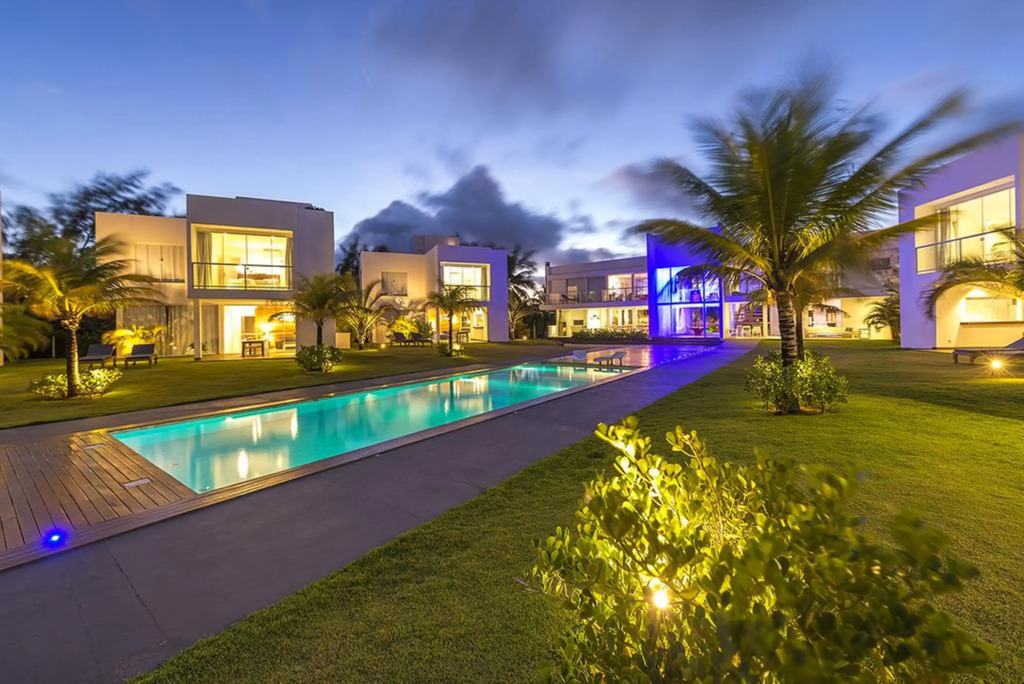B Blue Beachouses