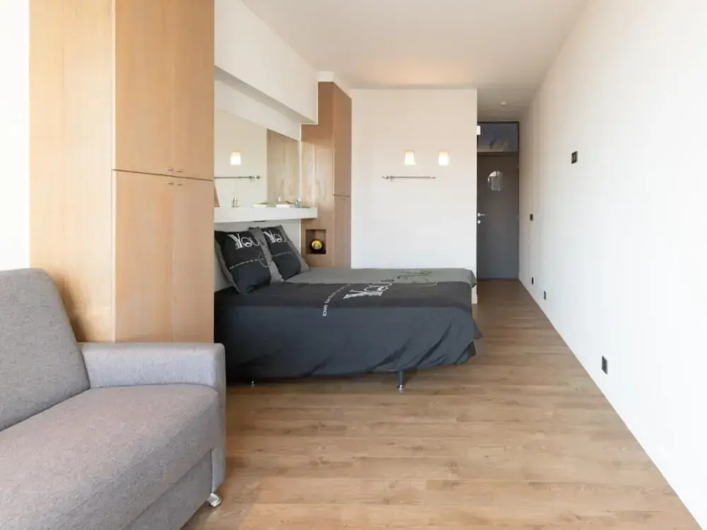 Apartment With Frontal sea View in Raversijde