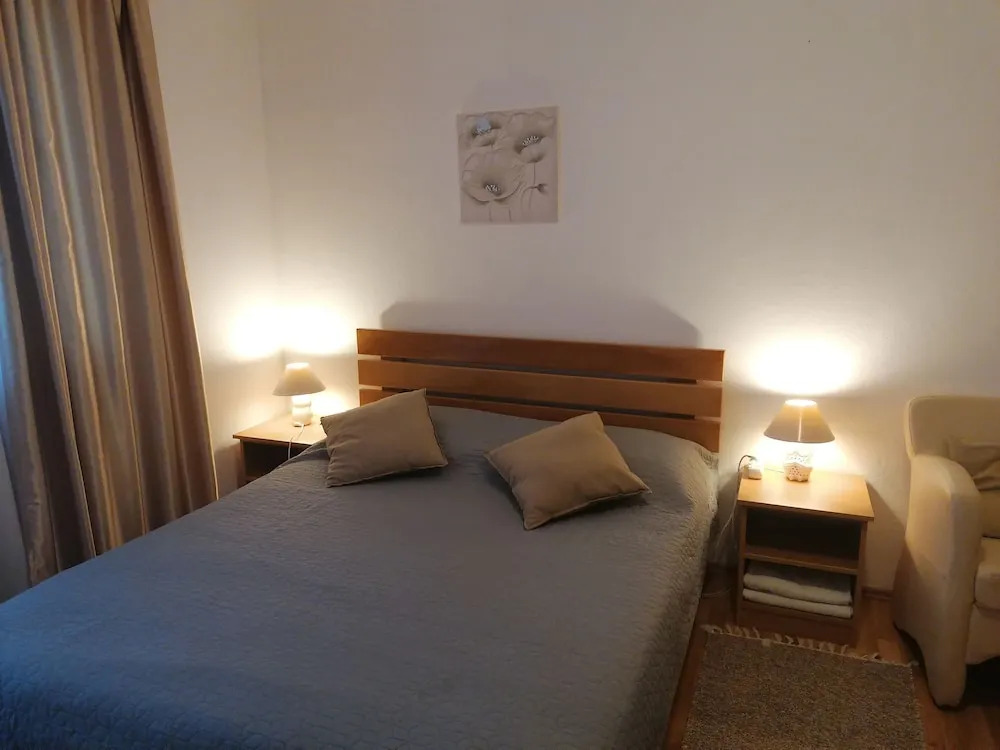 Apartment And Rooms Nevenka