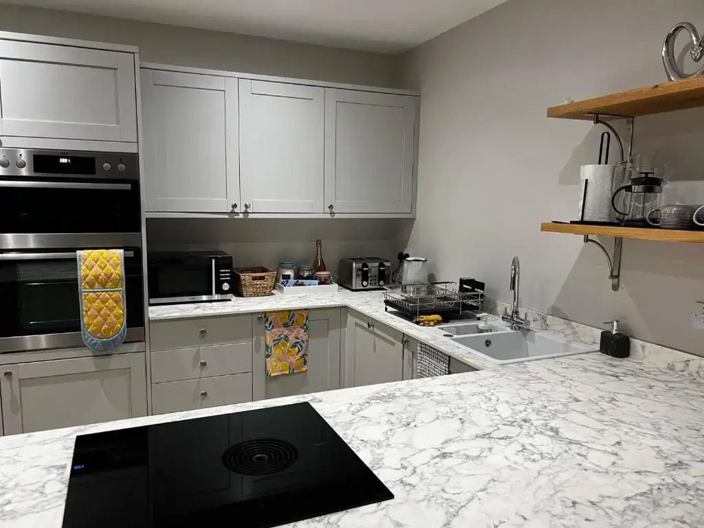 Charming 4-bed House in Winchester,free Parking