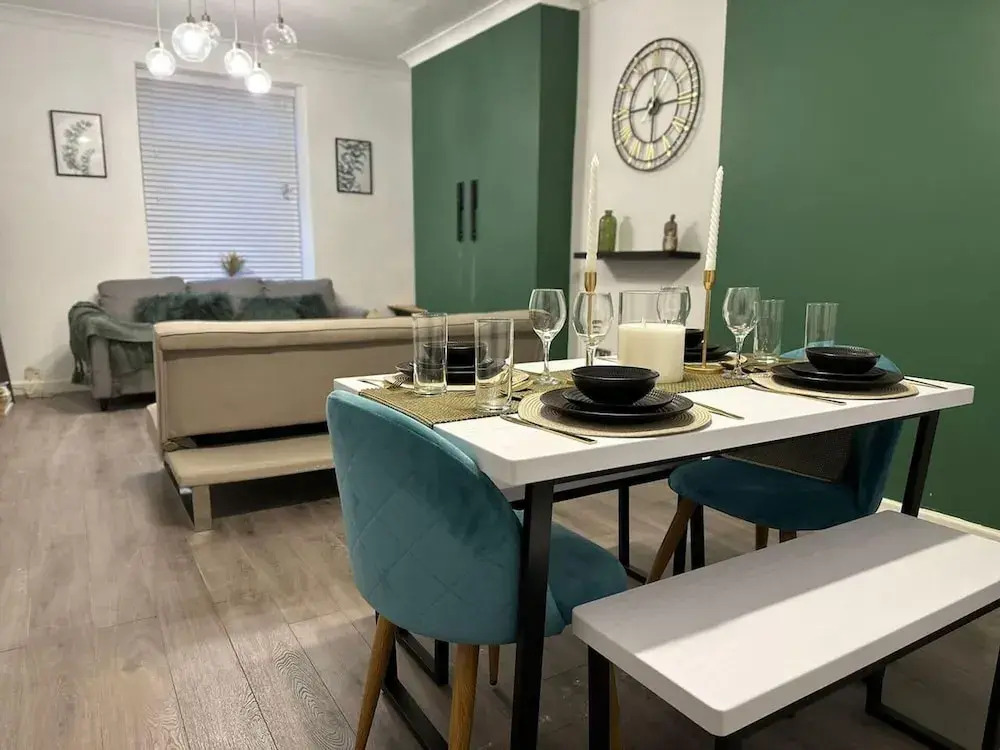 House - Sleeps 5 - Garden - Parking