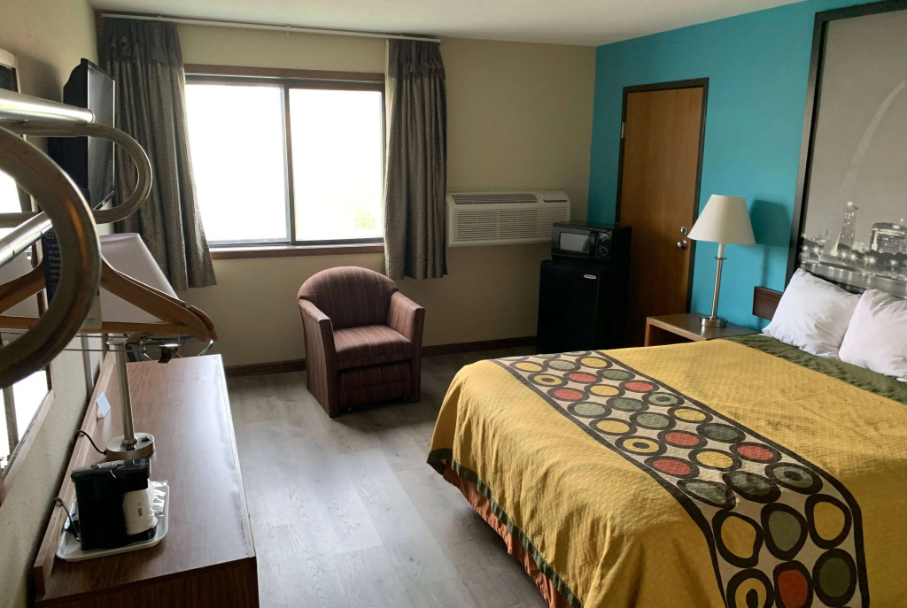 Super 8 by Wyndham Boonville
