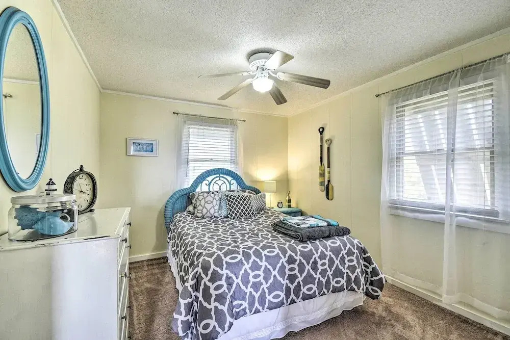 Hatteras-style Salvo Home - Walk to Shore!