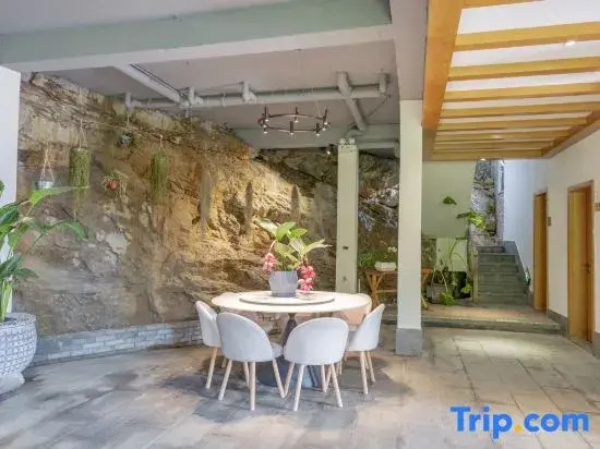 Xingyi Wanfenglin Ruhuazaoye Homestay (Baguatian Observation Deck)