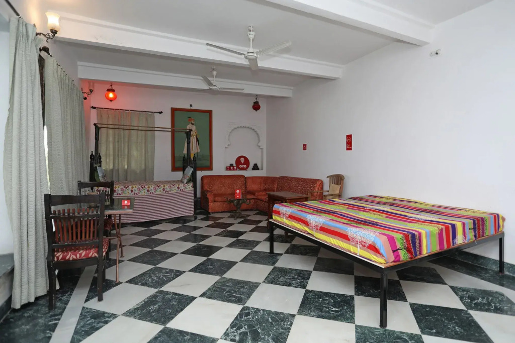 OYO 10206 Home Modern Stay near Fateh Sagar