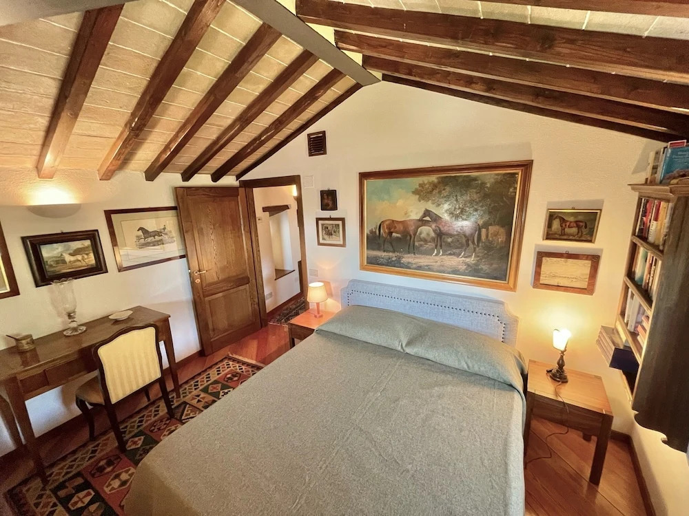 Luxurious Umbrian Retreat for 10 With Private Terrace and Pool
