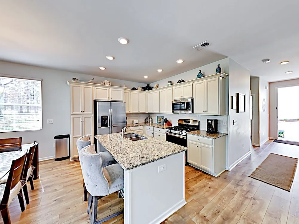 Cloisters - 4 Br Home
