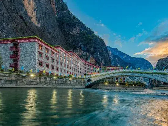 Balagezong Tibetan Ecological Hotel