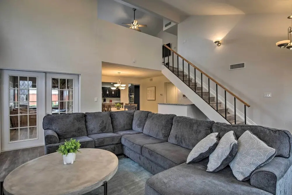 Game Room & Private Pool: Richardson Retreat