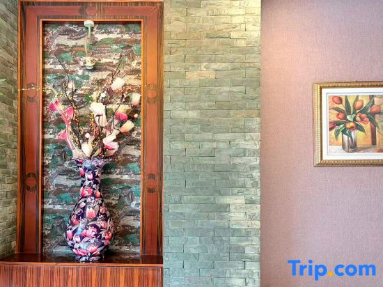 Zhenxiong Donghai Grand Hotel (Nantai Primary School | South Street)