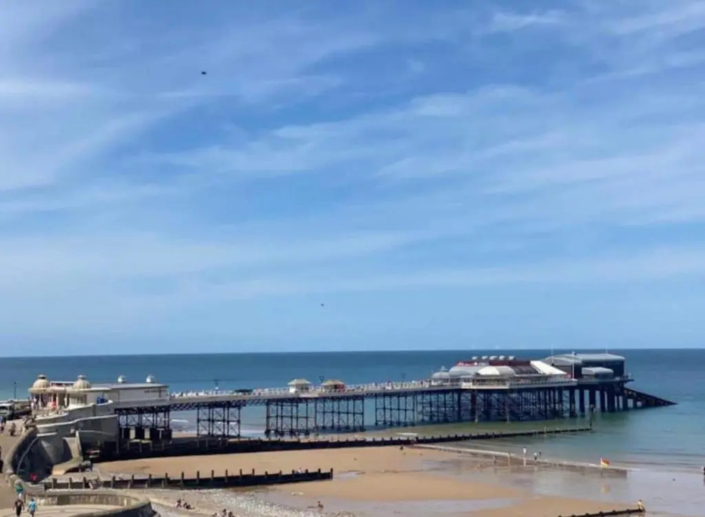 West Cottage. Central, beautiful, 2 mins to beach