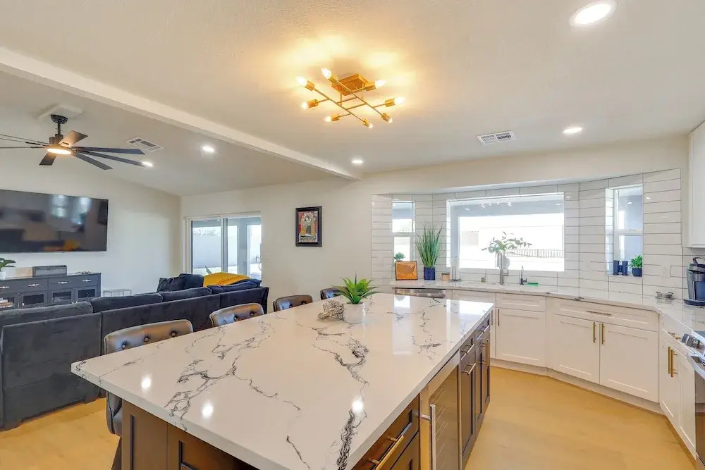 2 Mi to Windsor Beach! Updated, Sleek Family Home