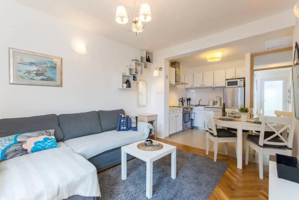 Flora three bedroom apartment. Near beach