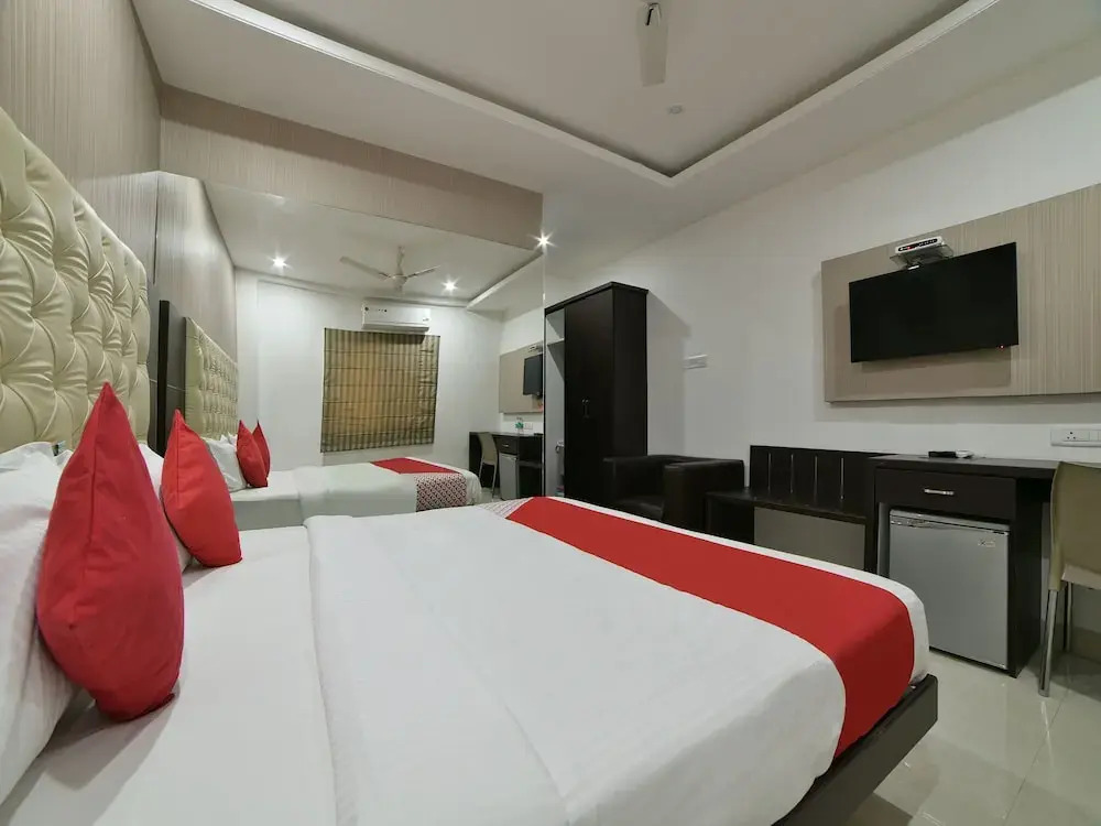 OYO 16894 Aditya Residency