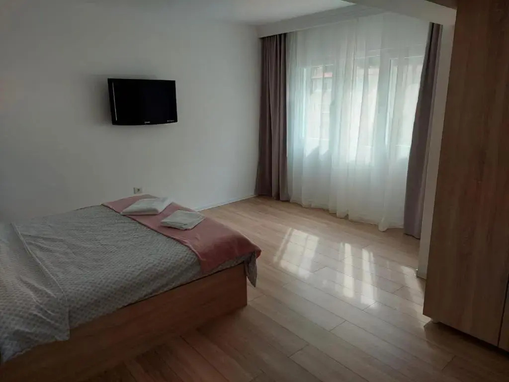 Ela's apartment