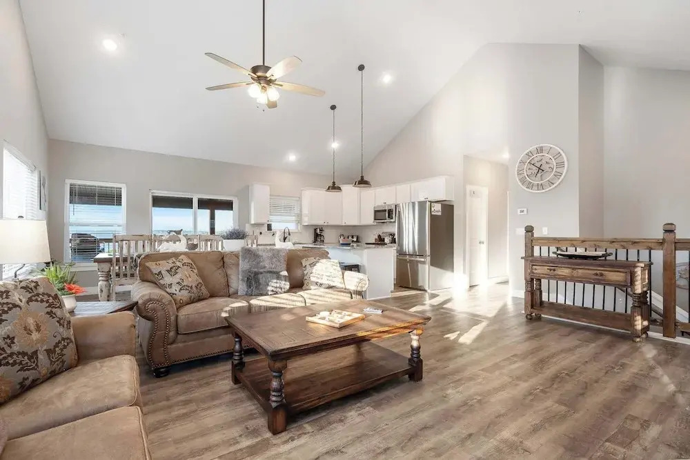 A Birds Eye Bridge View - 5 BDR w/ Private Hot Tub
