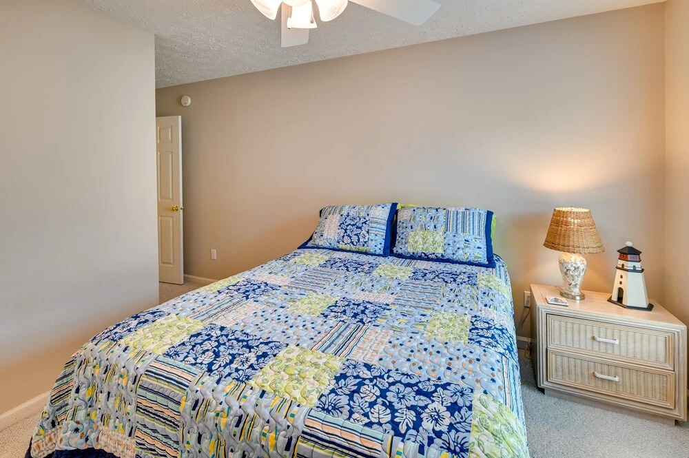 Walk to Ocean: Family Home in Surfside Beach