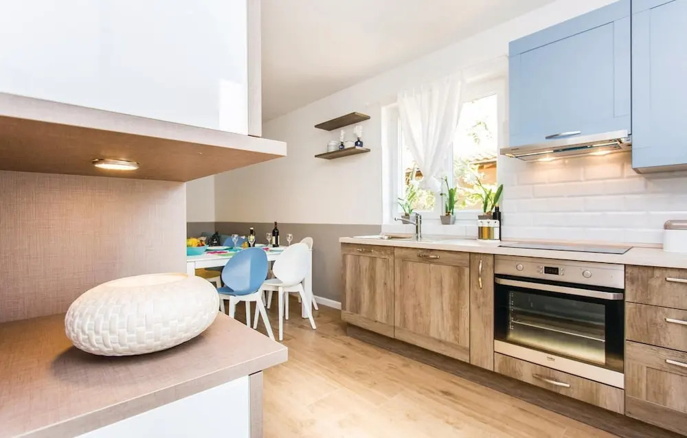 Beautiful Home in Klimno With Wifi and 2 Bedrooms