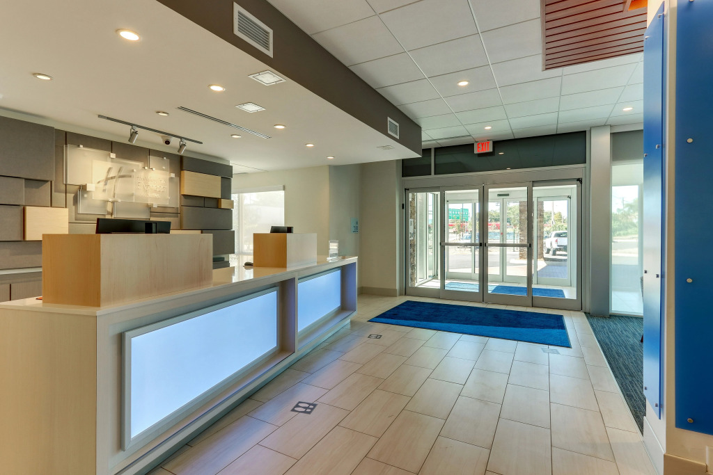 Holiday Inn Express & Suites - Roanoke - Civic Center