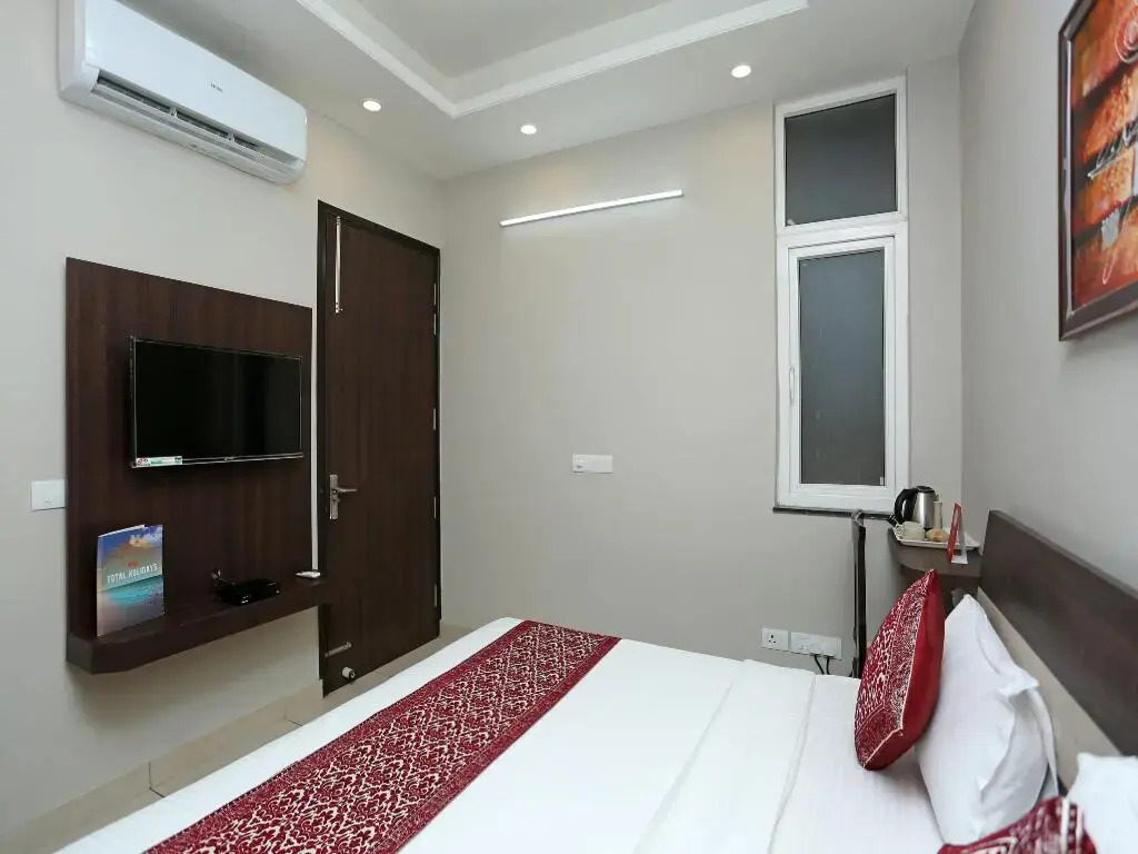 Vivi International By OYO Rooms
