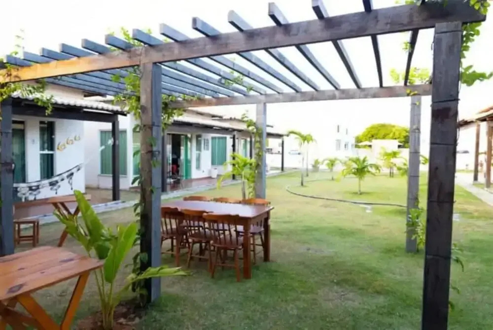 Chal Aconchegante com Vista Jardim em Vila - 06