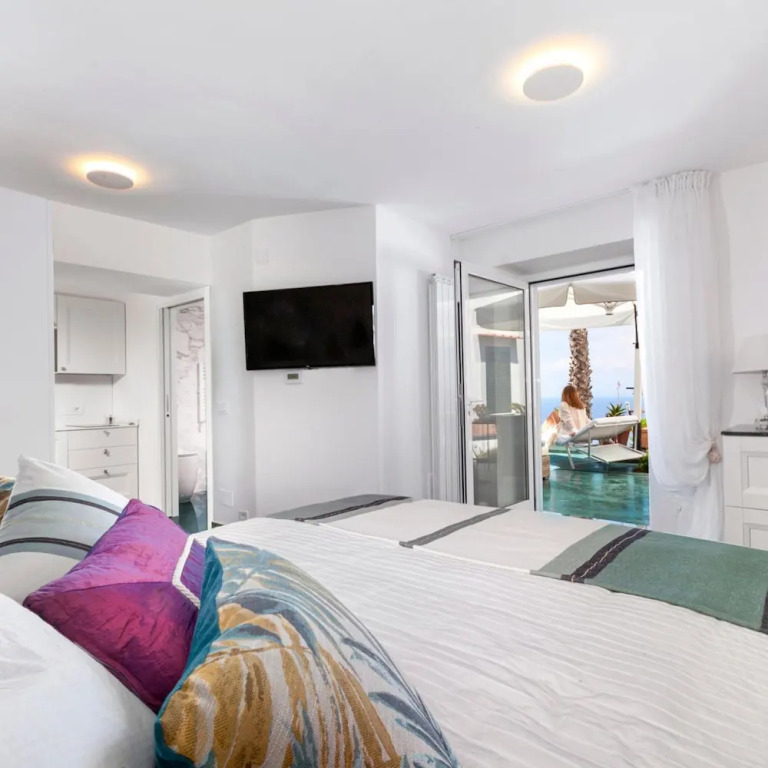 JJ Capri in Capri With 2 Bedrooms and 2 Bathrooms