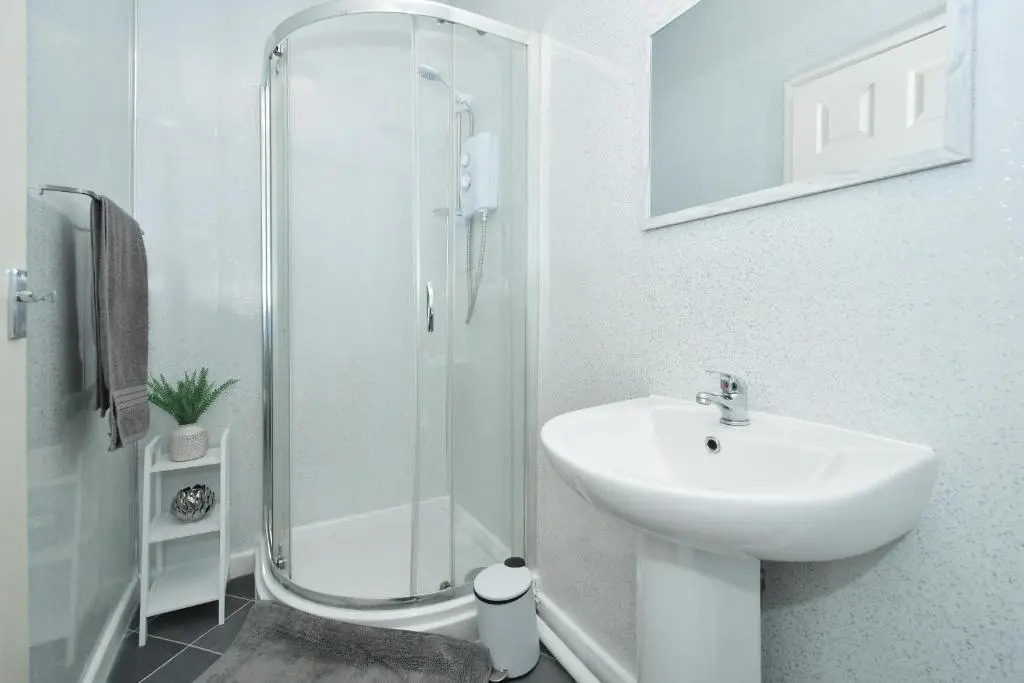 Beautiful 3-bed House by Ministays Stoke-on-trent