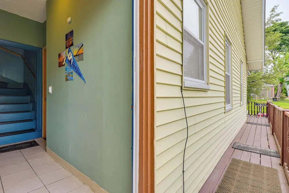 nanas Tiny Flat East Side Charmer Near Brown