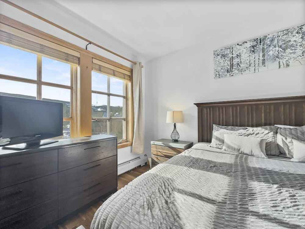 Inviting and Spacious Condo In The Heart of Center Village - PP416 by Redawning