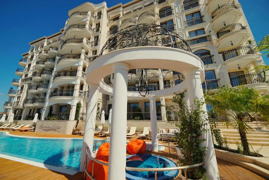 Harmony Suites Saint Vlas