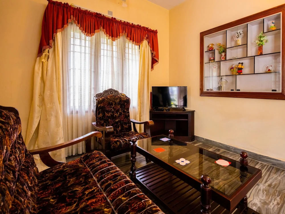 OYO 14172 Home Modern 2 BHK Palarivattam