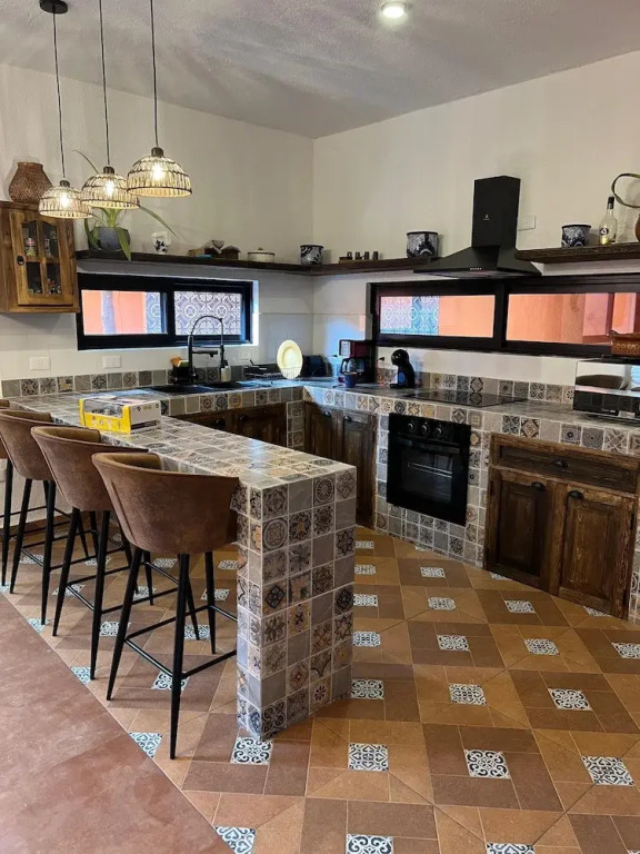 Casa Colonial en Pueblo Mágico by Adhoc