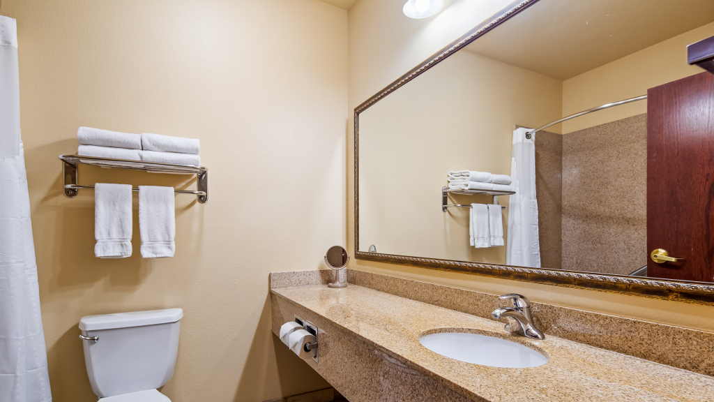 Best Western Plus Crown Colony Inn & Suites