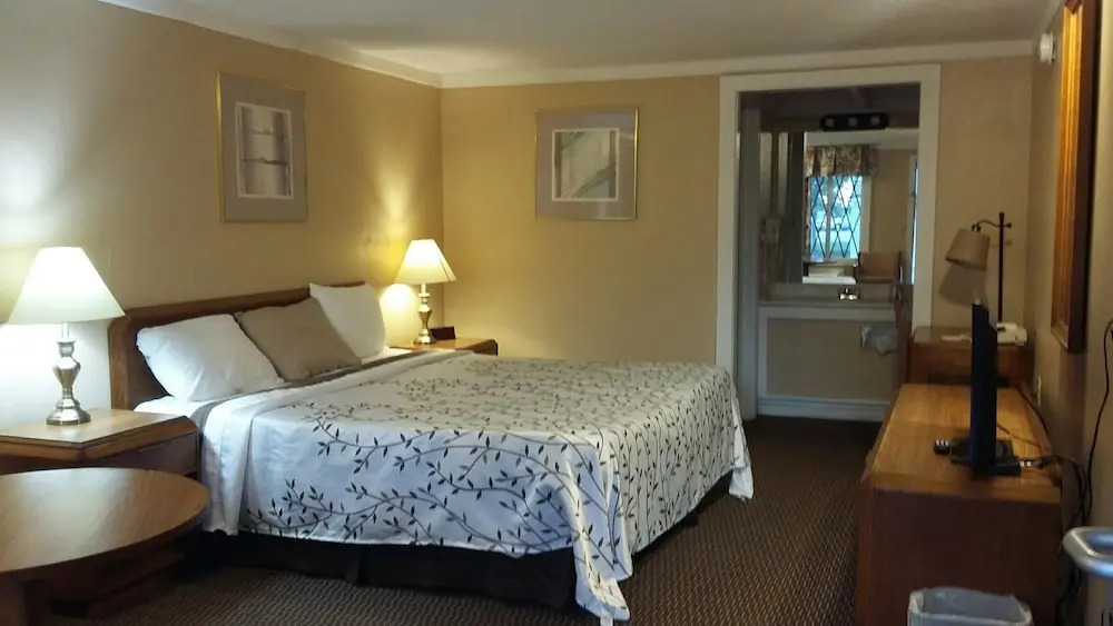 Airport Inn and Parking/Dayton International Airport