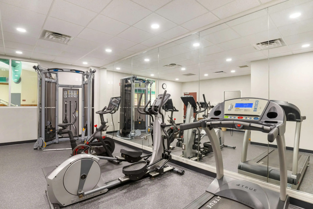 Best Western Plus Crossroads Inn & Suites
