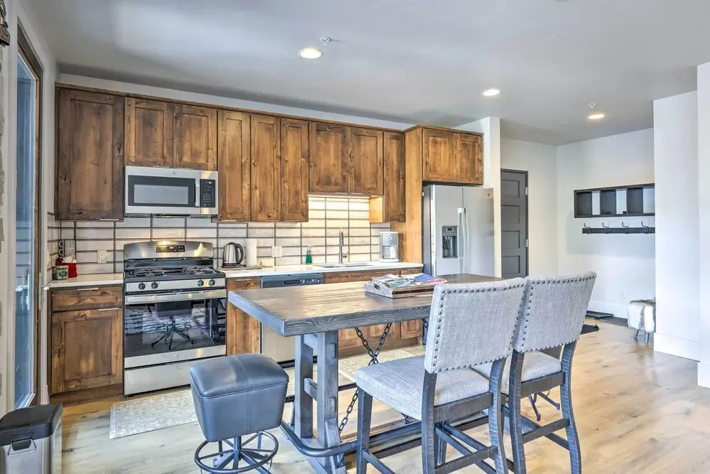 3 Mi to Dillon Reservoir: Condo w/ Balcony!