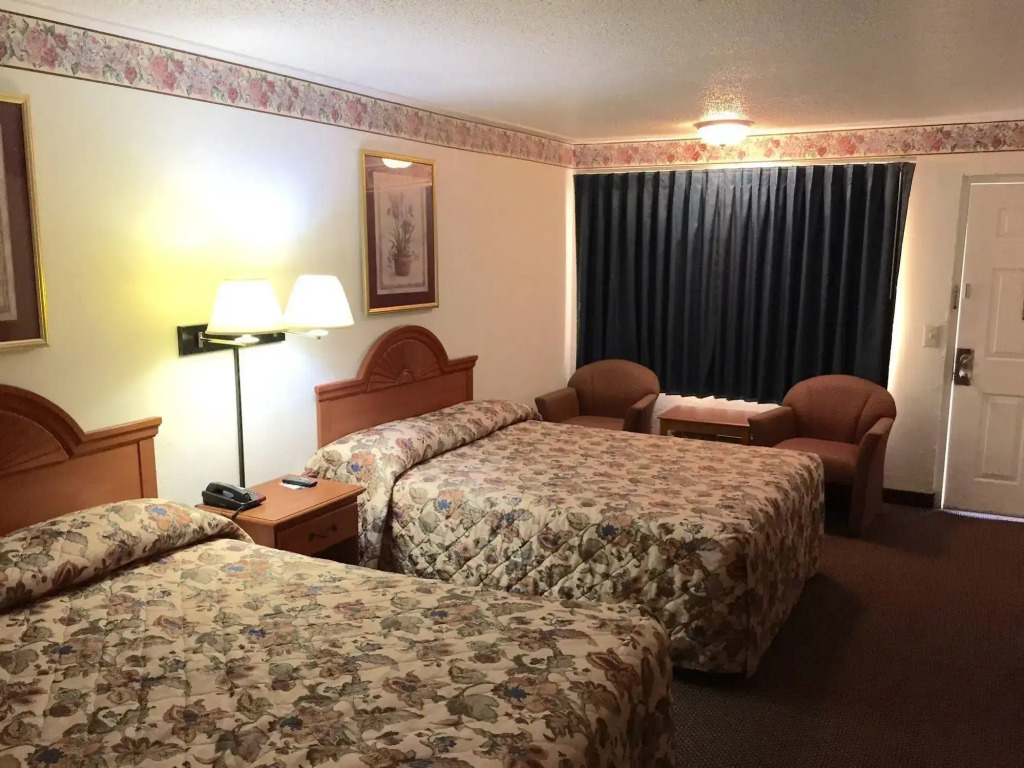 Driftwood Inn - Lake City