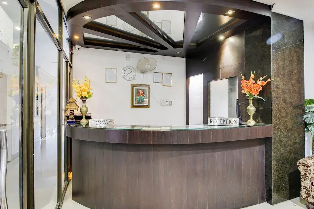 OYO 49035 Hotel Royel Park