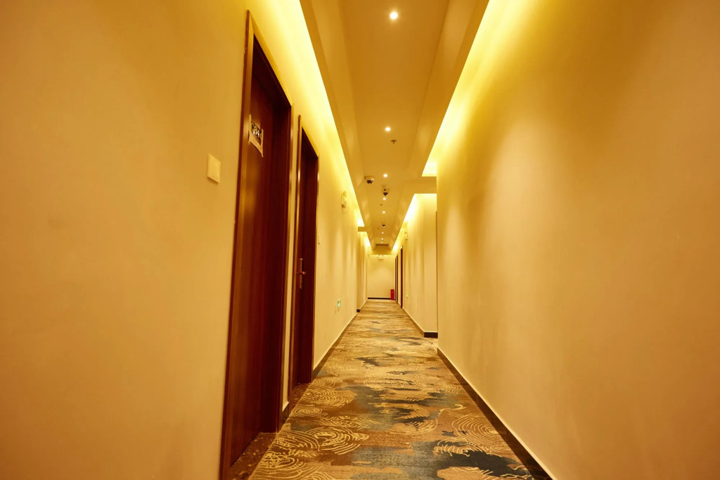 Meego Youth Hotel Shanghai Jingan
