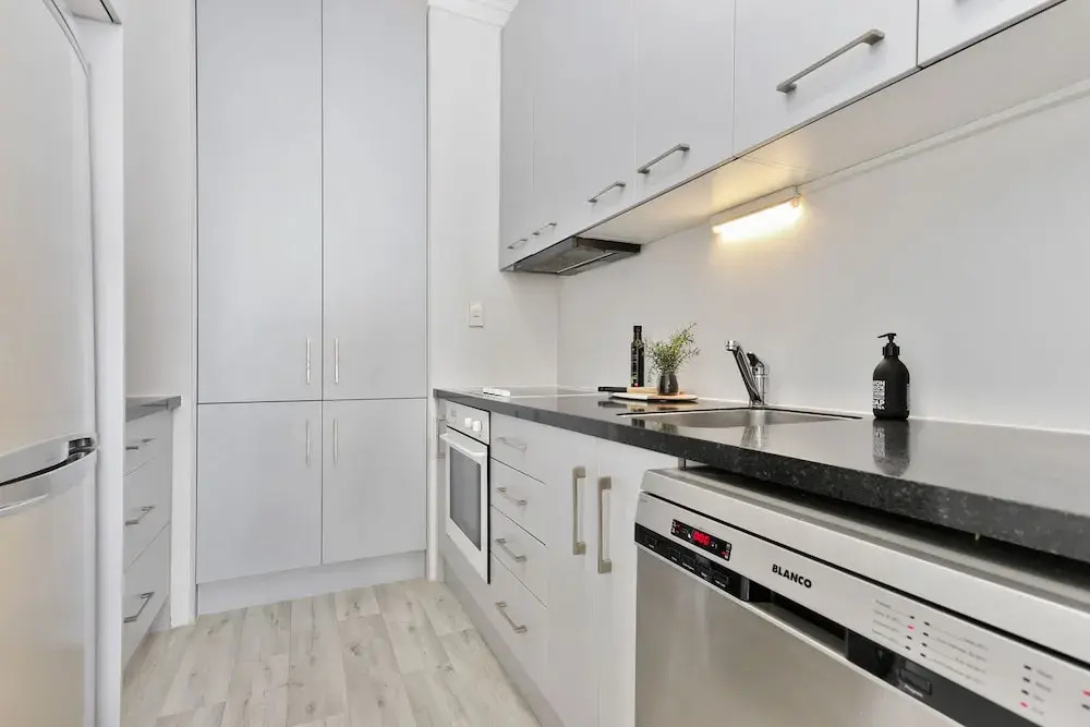 Renovated Apt with huge deck & car park